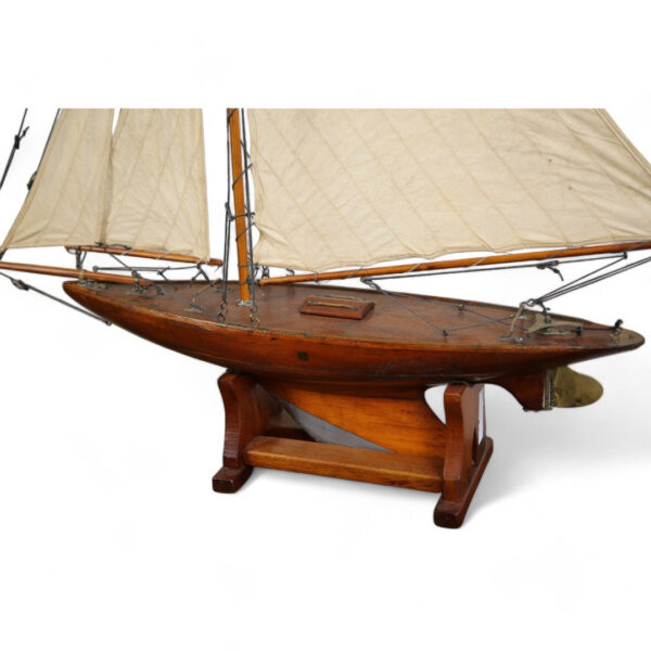 Antique Model Pond Yacht - Image 2